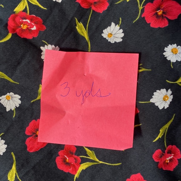 COPY - Red Pansies & White Daisies w/black background 💯% Cotton! ❤️🤍🖤 by the ya… - Picture 4 of 5